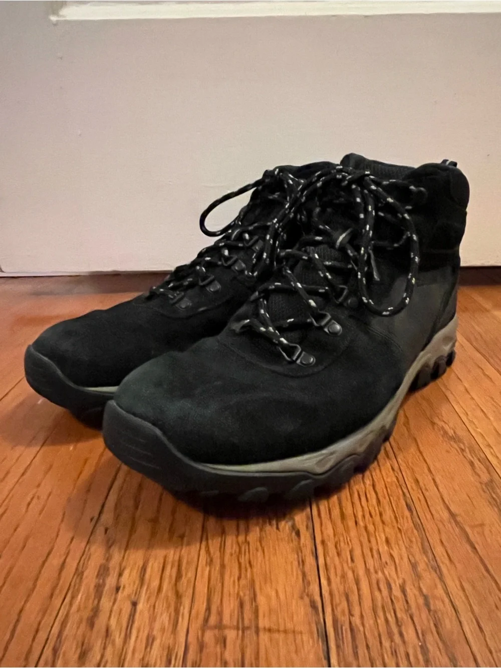 Columbia Newton Ridge Plus II Suede Waterproof Hiking Boot - Black/Stratus